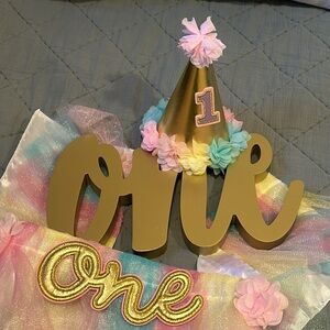 1st Birthday Party Gold & Floral Hat & Pastel High Chair Decoration, ONE sign